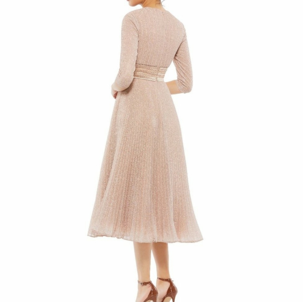 Rose gold Mac Duggal size 16 new with tag beautiful dress. - Picture 2 of 3